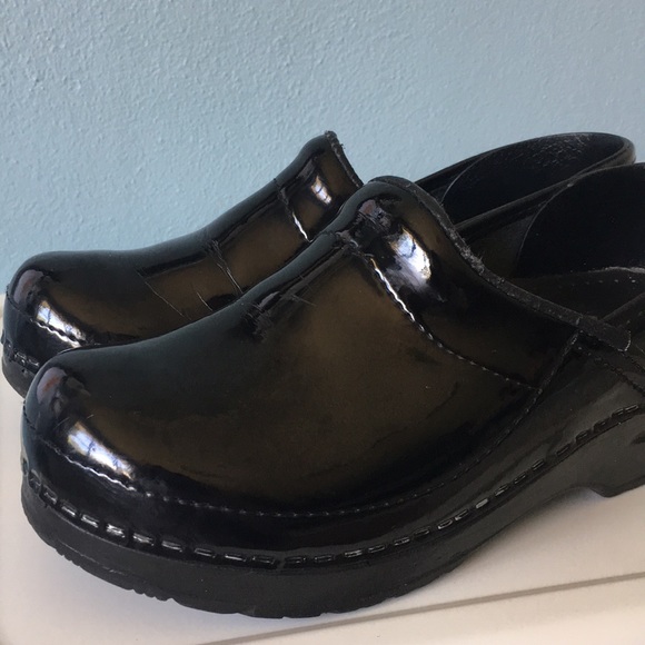 Black patent leather Sanita clogs size 36 - Picture 7 of 8